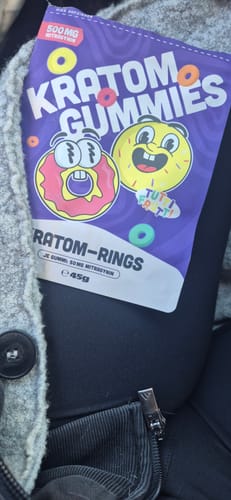 Customer's pack of purple Kratom Gummibärchen packaging featuring colorful cartoon ring characters.