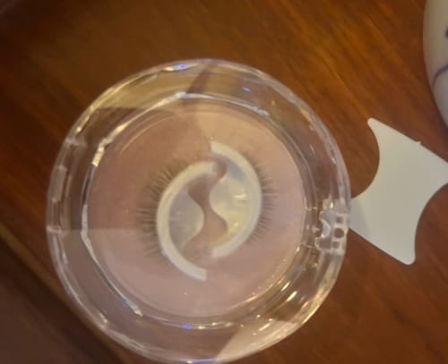 Customer photo review of Waterproof And Reusable Self-Adhesive Eyelashes