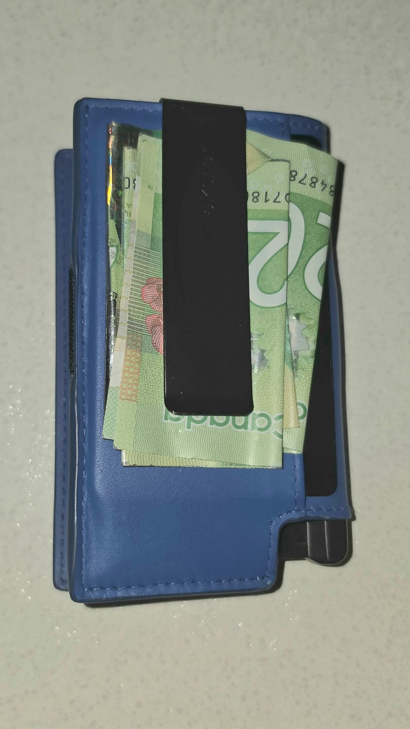 Customer photo review of Ekster Wallet Bundle