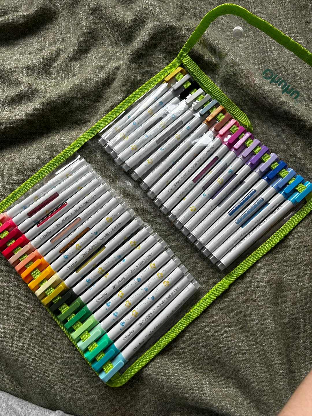 Customer photo review of Ohuhu Wai Momi Acrylic Gel Pens