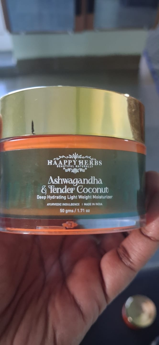 Customer photo review of Ashwagandha & Tender Coconut Deep Hydrating Light Weight Moisturizer - 50gm