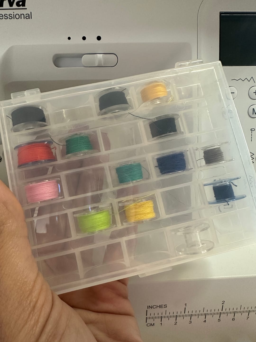 Customer photo review of Zestaw 25 szpulek plastikowych do maszyny do szycia + pudełko