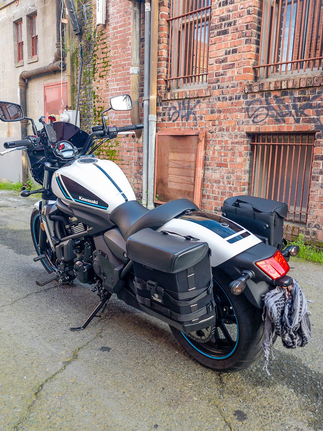 Customer photo review of 30L - Incognito Quick-Mount Medium Kawasaki Vulcan S VN650 Motorcycle Saddlebags