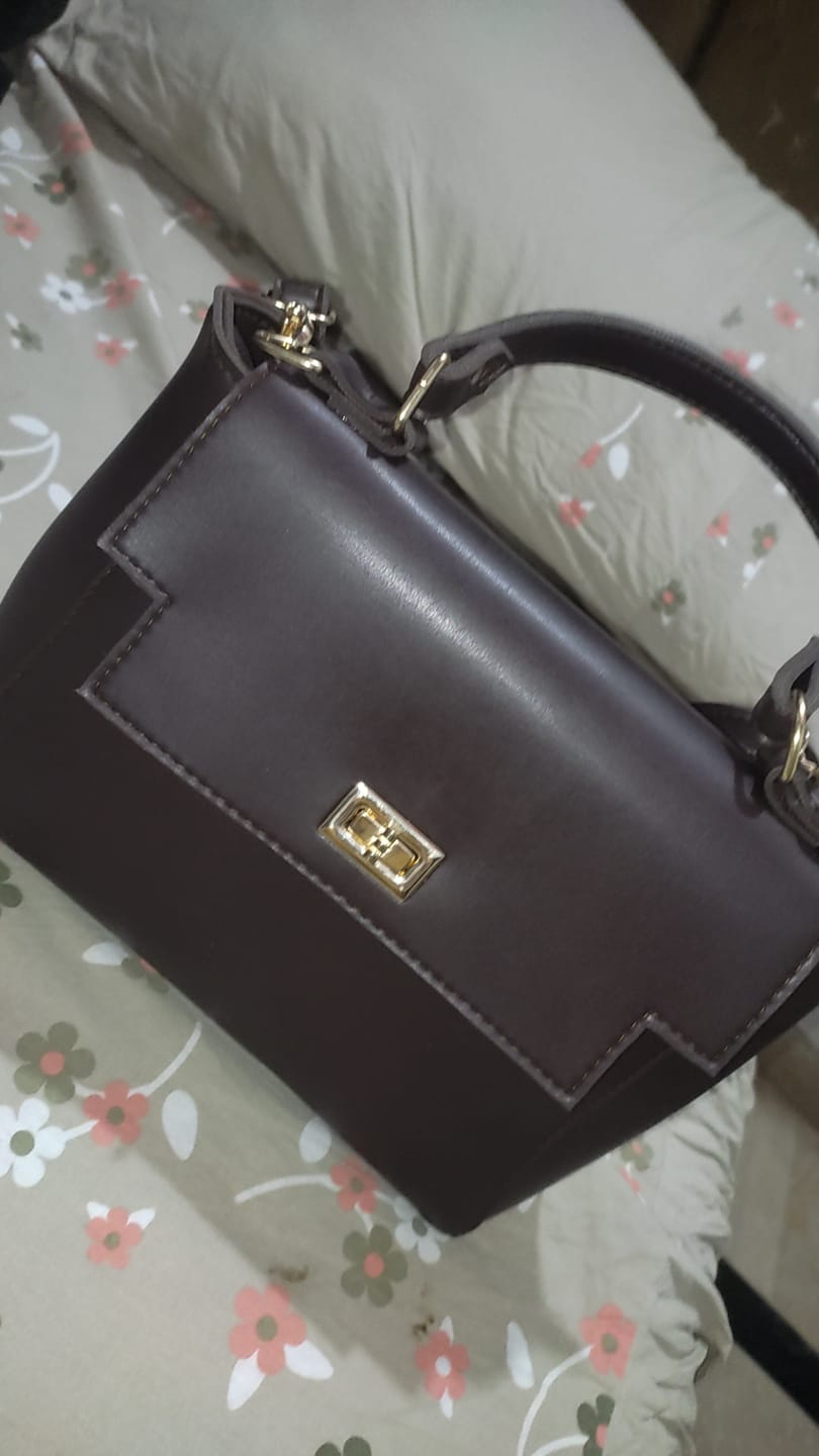 Customer photo review of Belle The Statement Handle Bag