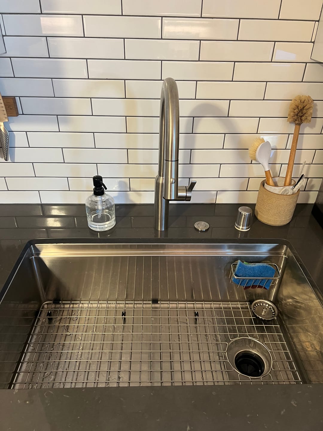 Customer photo review of 31" Workstation Kitchen Sink - 10" Depth - Single Bowl - Offset Drain - Reversible (5LS31C-10)
