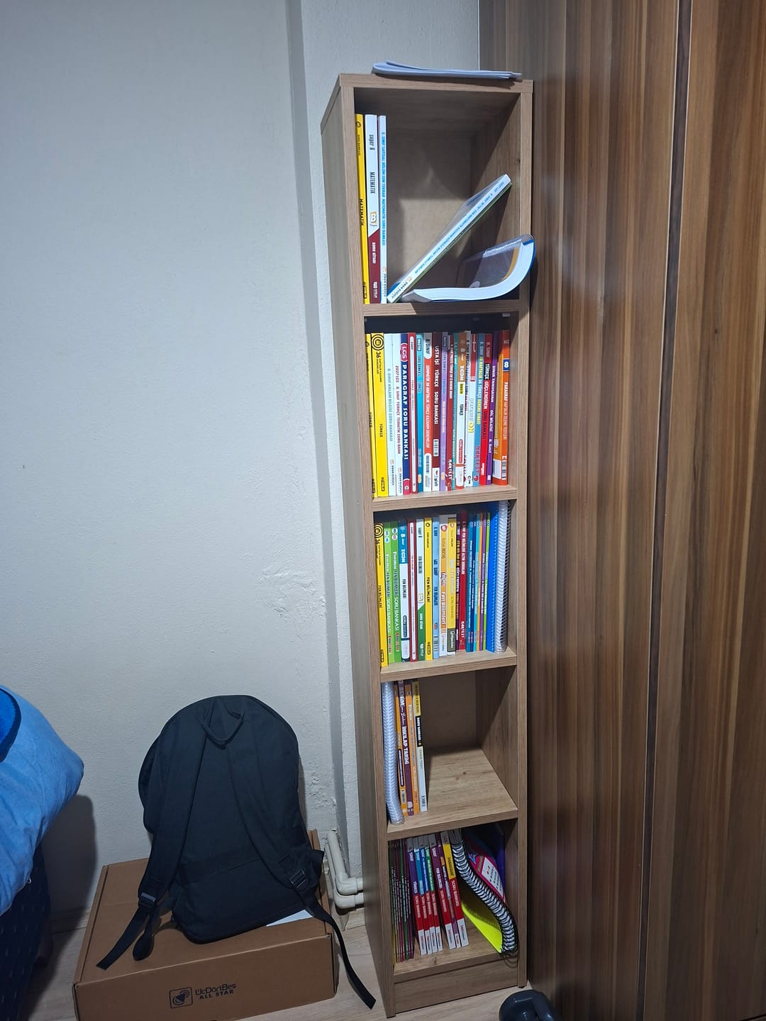 Customer photo review of Rani HC114 Kitaplık 5 Raflı Çalışma Odası Kütüphane Modern Duvar Rafı Sepet Ceviz