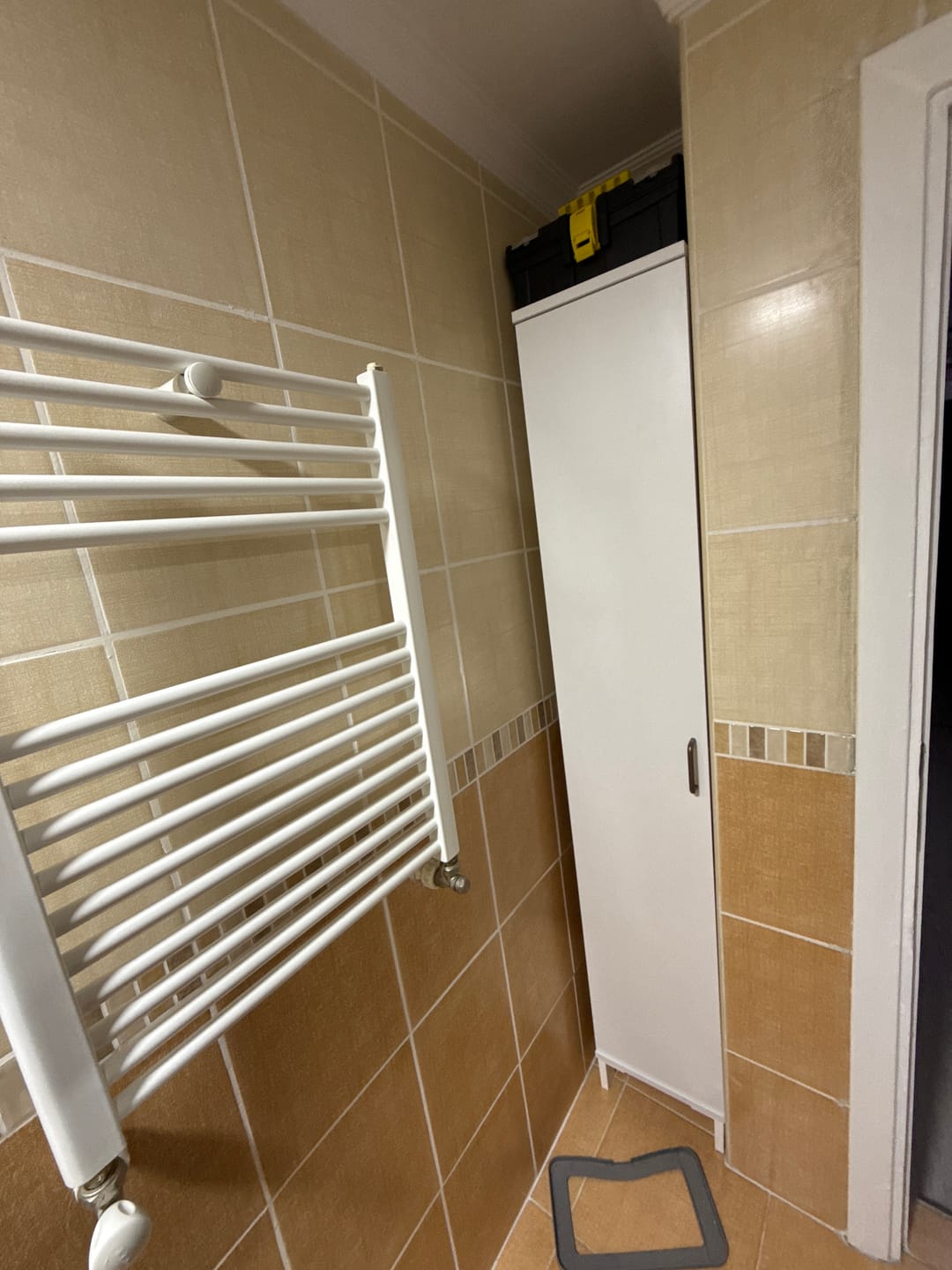 Customer photo review of Rani KC111 Banyo Dolabı Tek Kapaklı 5 Raflı Çok Amaçlı Dolap Beyaz