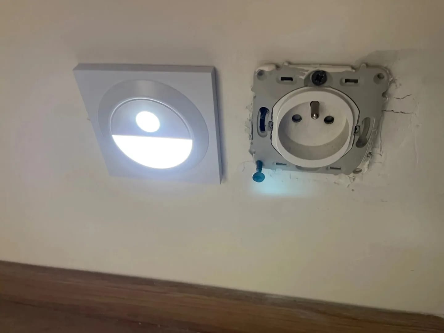 Customer photo review of Motion Sensor Wall Light, PIR Square Stair Wall Sconce, 8.6 cm