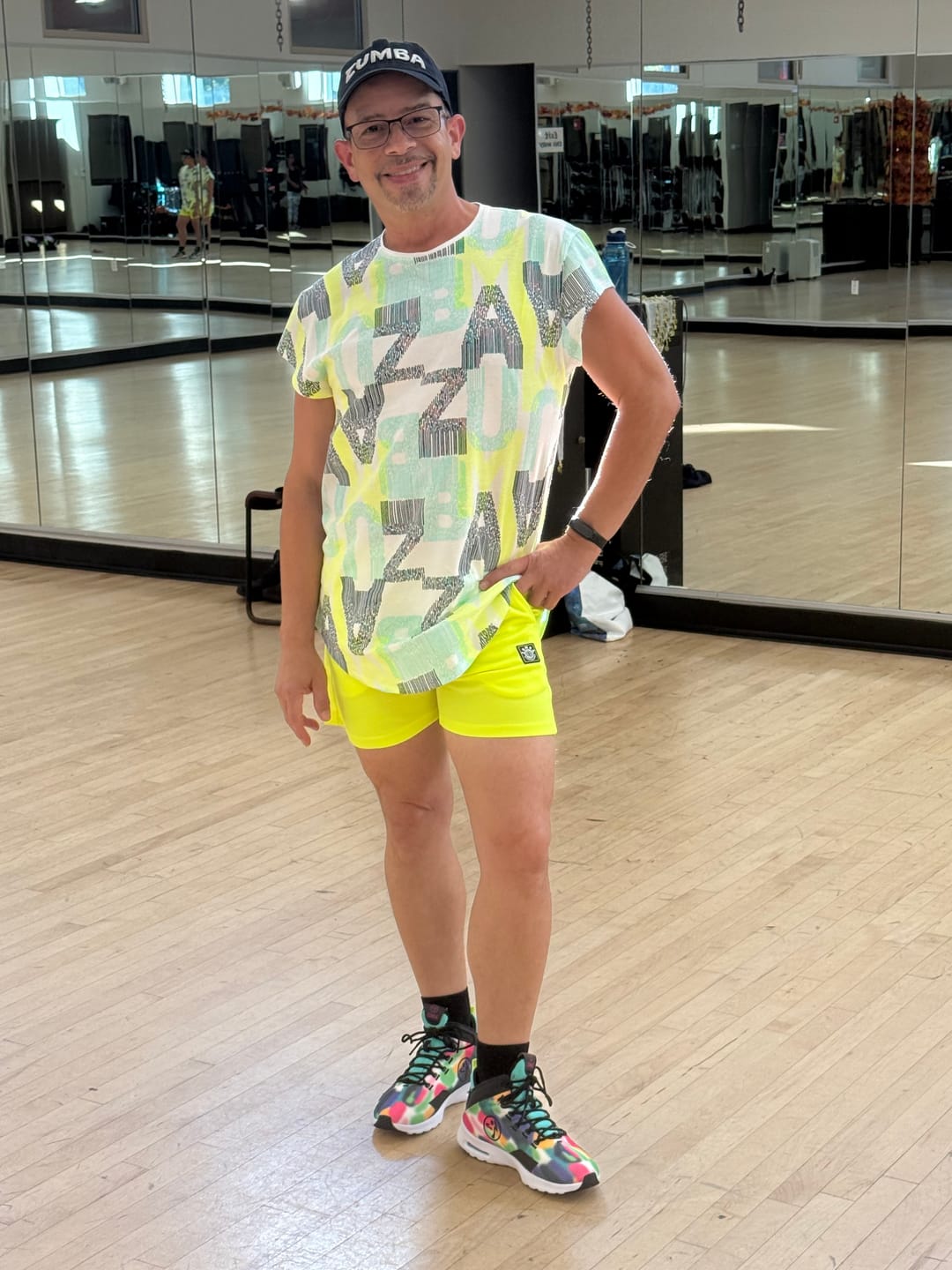 Customer photo review of Latin Movement Men's Round Hem Tee