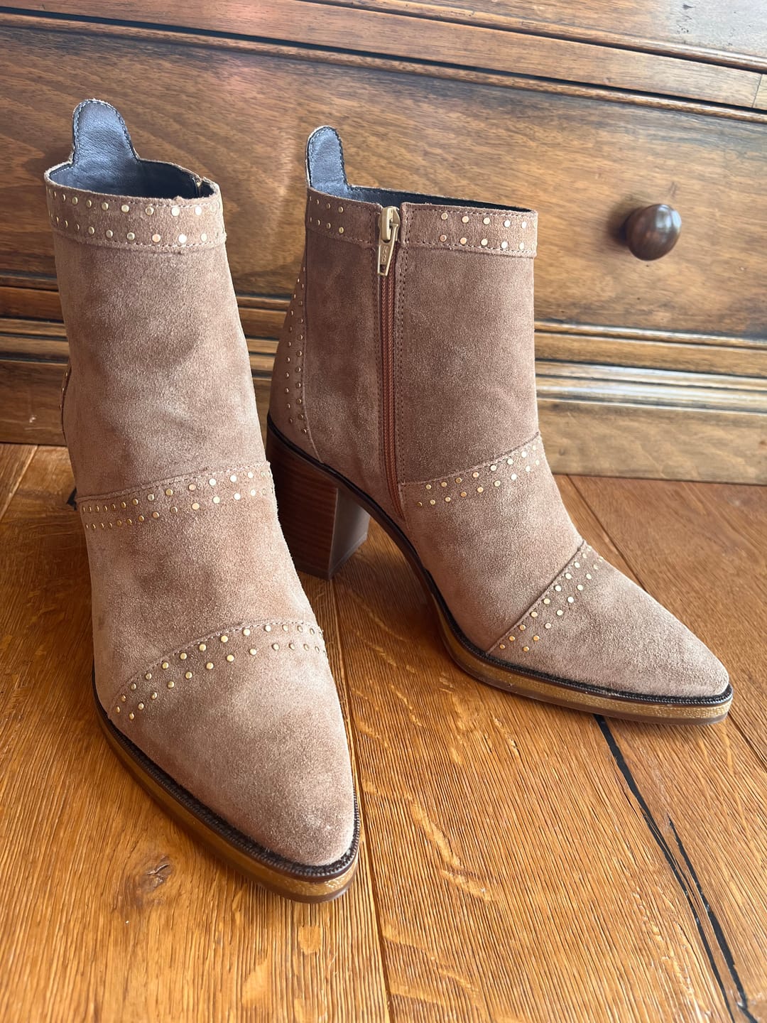 Customer photo review of BOTIN CAMDEM TAUPE 5449