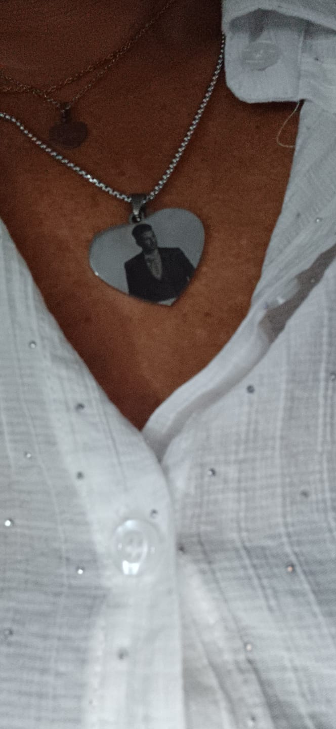 Customer photo review of 💖 Collana Cuore con Foto Incisa – Un Amore da Portare Sempre con Te