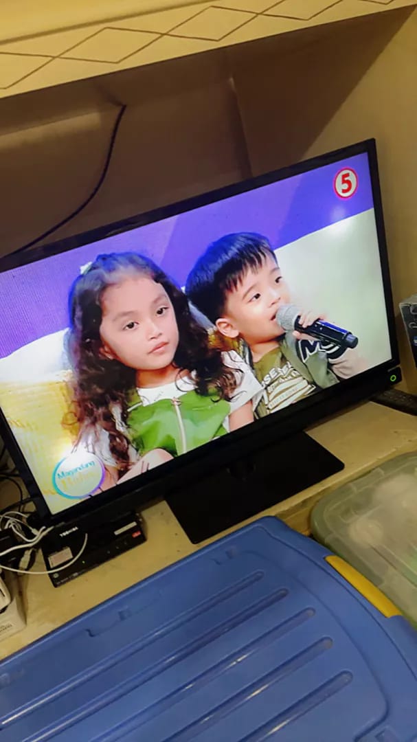 Customer photo review of Google Chromecast with Google TV - Streaming Entertainment with Voice Search - Watch Movies, Shows, and Live TV in 4K HDR Streaming Media Player - Includes Pouch and Cleaning Cloth