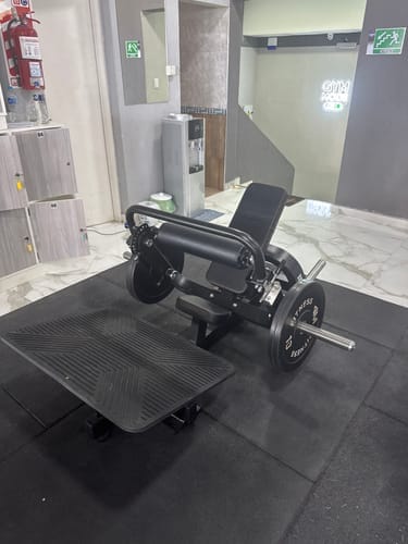 Customer photo review of IRONSIDE Infinity Plate-Loaded Hip Thrust Machine