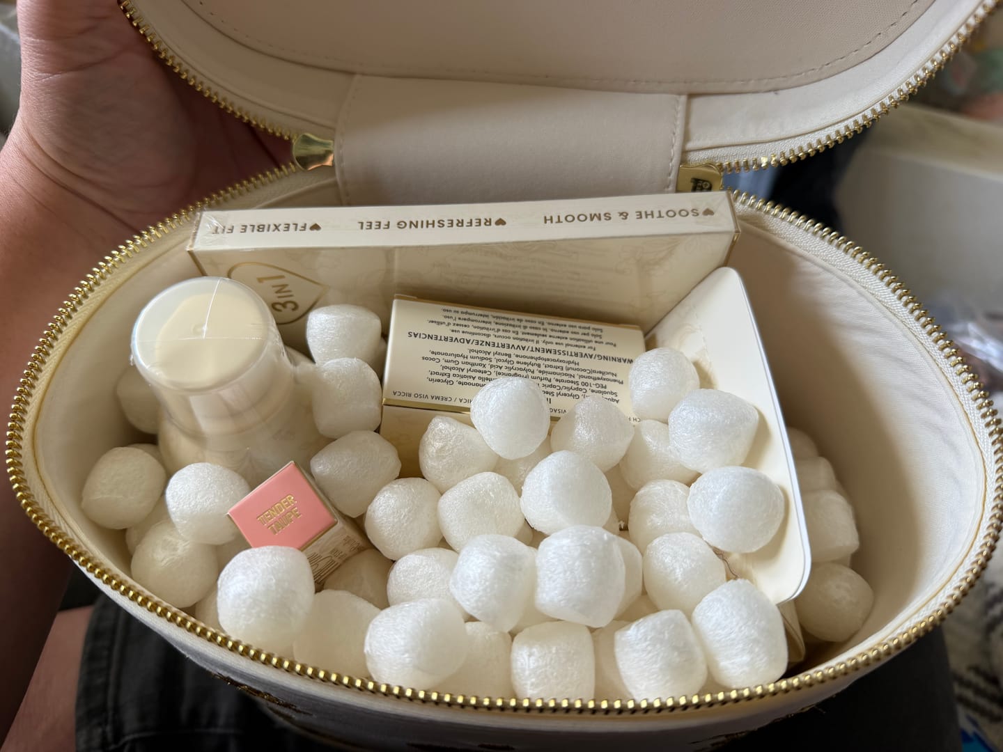Customer photo review of The Carousel Carry 7-Piece Beauty Gift Set - Vanilla Snow Cream