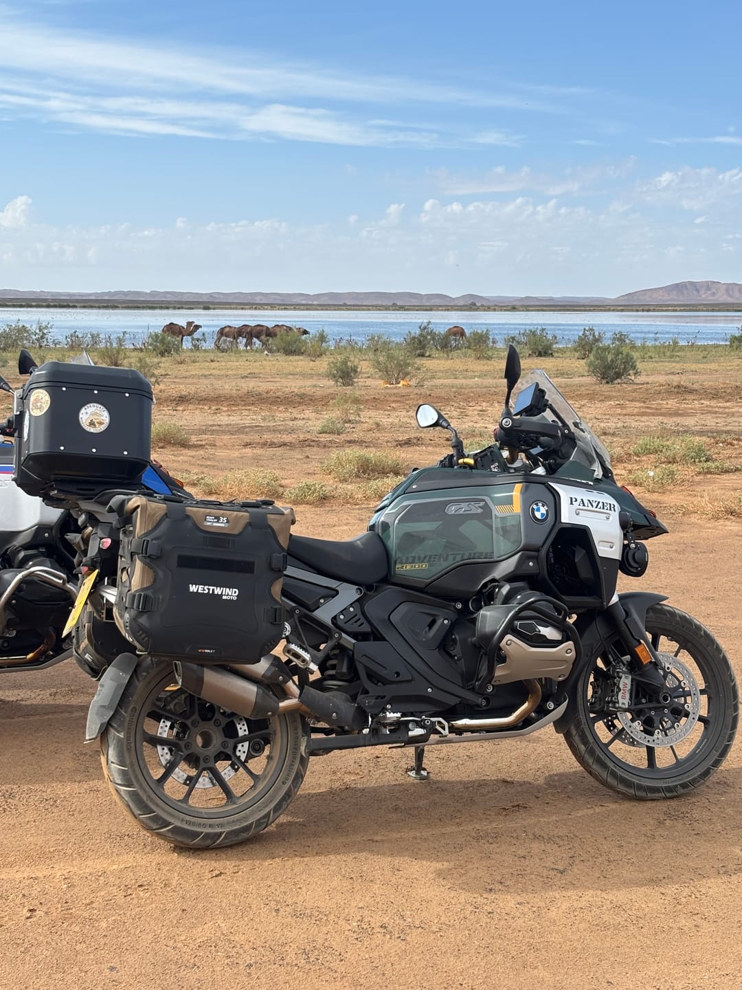 Customer photo review of Heavy Cavalry Panniers Set for BMW R 1300 GS ADV
