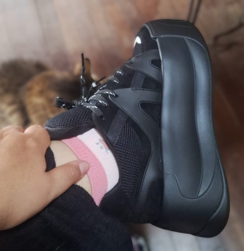 Customer photo review of Zapatilla Mujer Urbanas Negro C7324