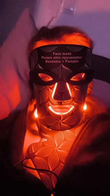 Customer photo review of AQUALYA LumiMask™ LED – Spa-Worthy Skin in 15 Minutes + Firming Cream