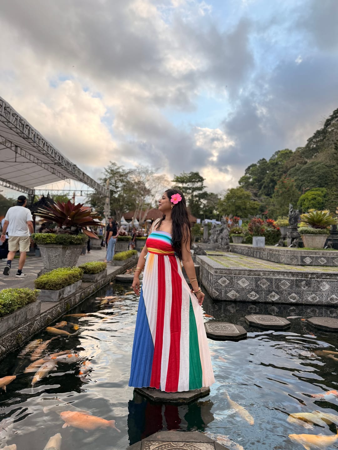 Customer photo review of Mulberry Offshoulder Pleated Maxi Dress In Multicolor