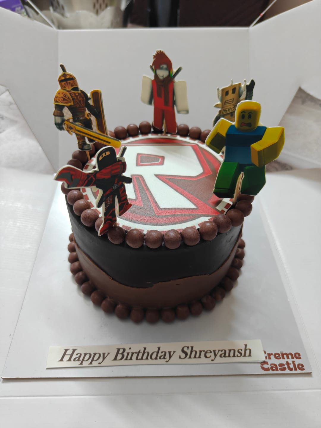 Customer photo review of ROBLOX Cake