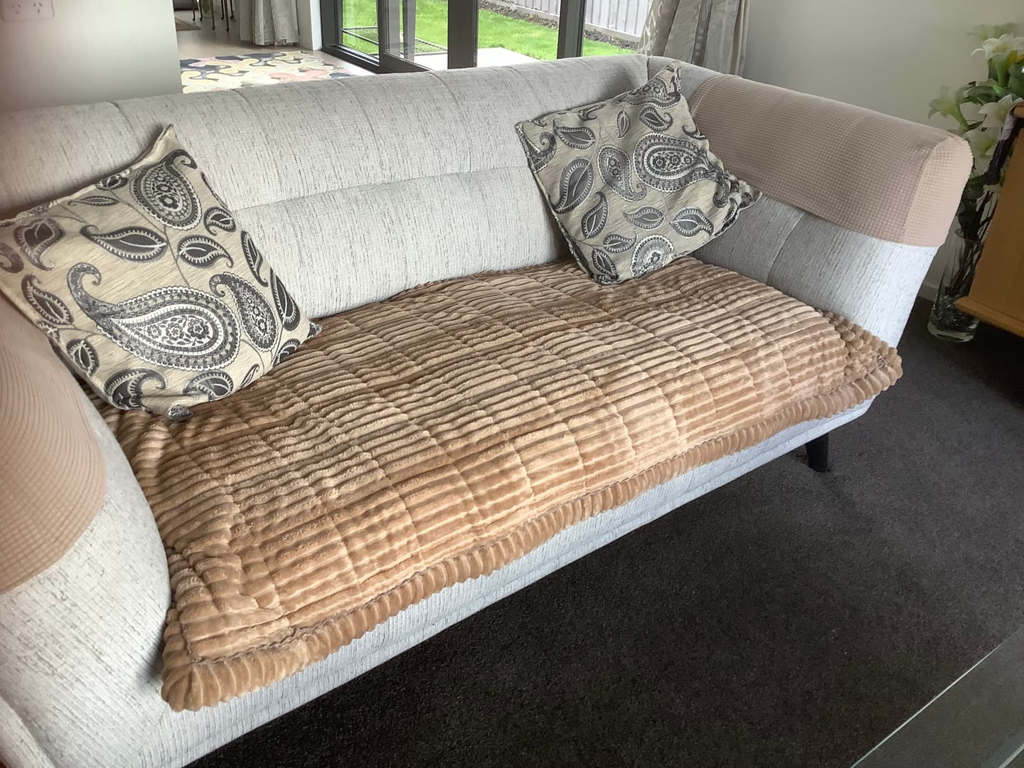 Customer photo review of Cosy Couch - Couch Cover