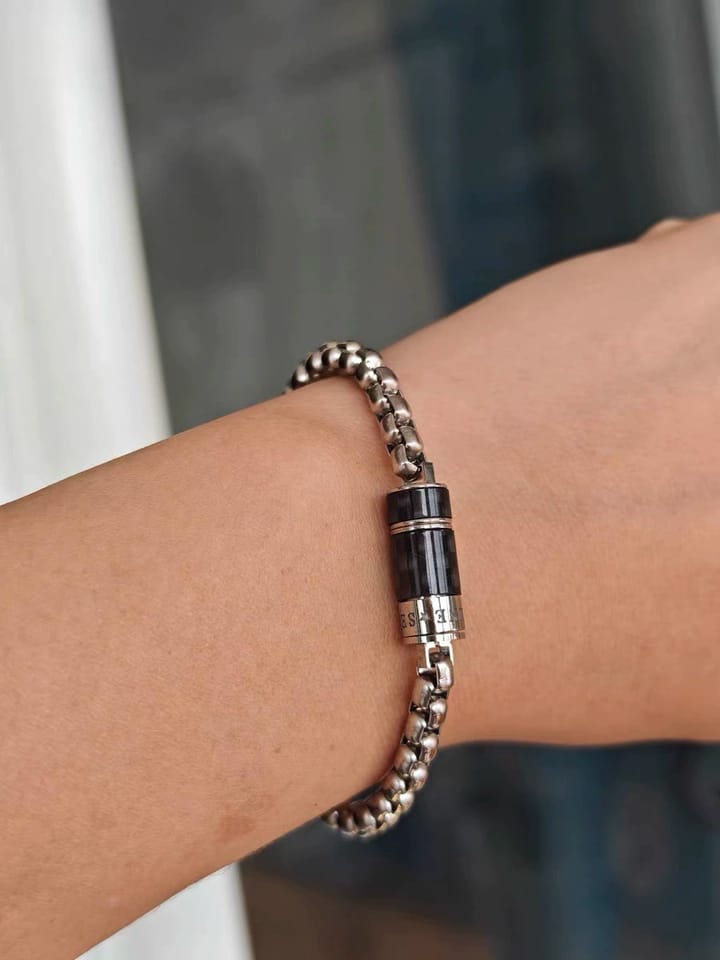 Customer photo review of Carbon Core Bracelet