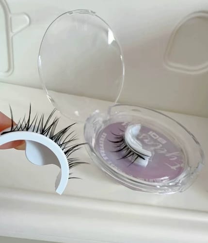 Customer photo review of Waterproof And Reusable Self-Adhesive Eyelashes