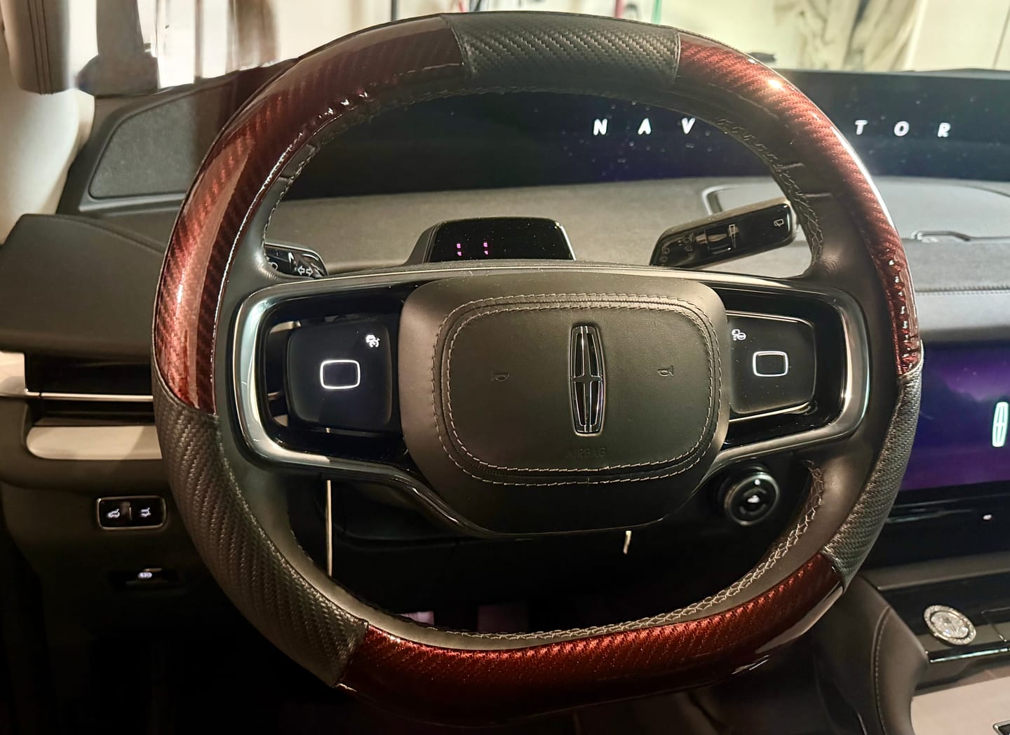 Customer photo review of Carbon Fiber Leather Car Steering Wheel Cover – Universal Non-Slip O/D Type Steering Wheel Covers