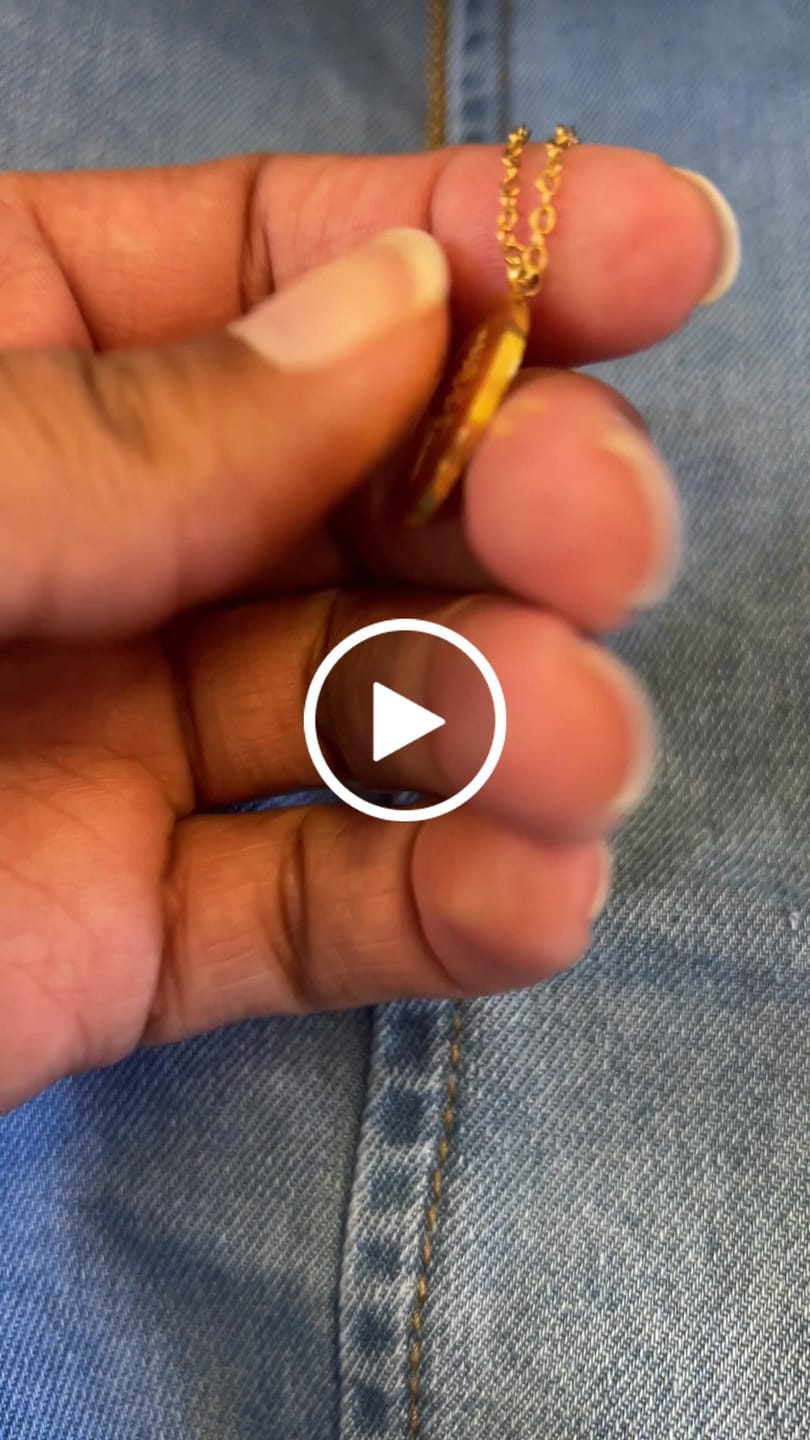 Customer video review of 18k Gold Plated Birth Flower Necklace