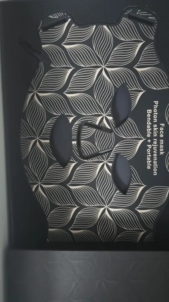 Customer photo review of AQUALYA LumiMask™ LED – Spa-Worthy Skin in 15 Minutes + Firming Cream
