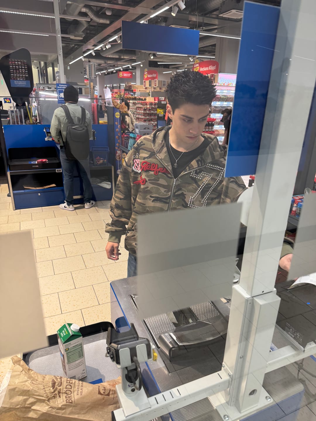 Customer photo review of Aelfric Eden Camo Zip Up Hoodie