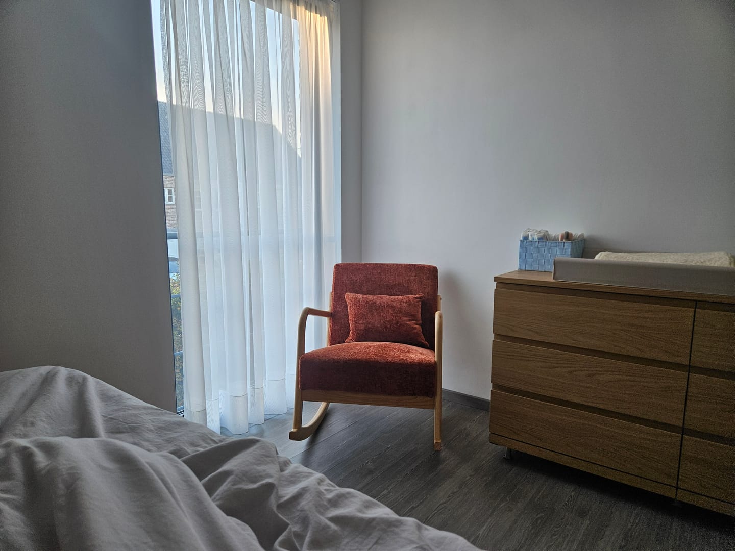 Customer photo review of DIANA - Rocking chair en bois massif et tissu terracotta