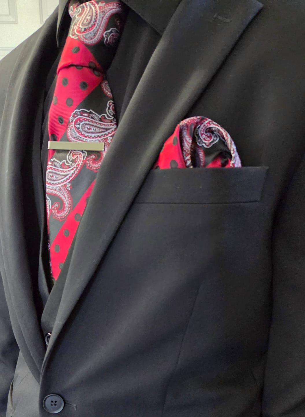 Customer photo review of Ties2you Black Red Silver Novelty TIe Polka Dot Tie Hanky Cufflink Set