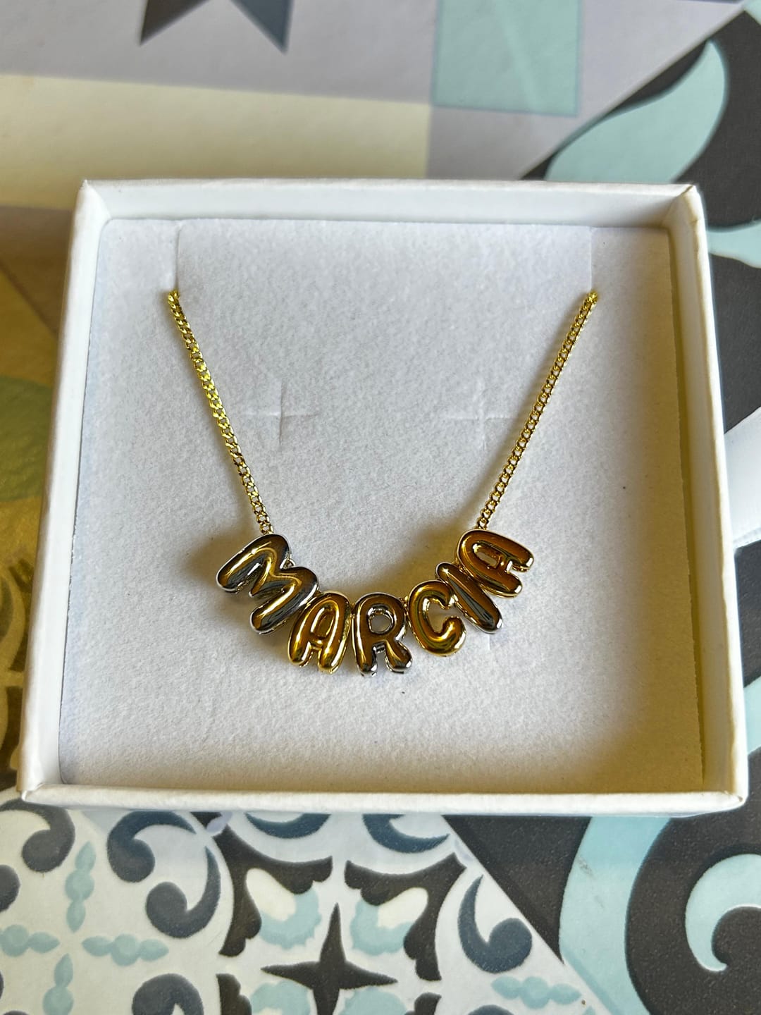 Customer photo review of Pulsera Plateada Bolitas Birthstone Cuadrado
