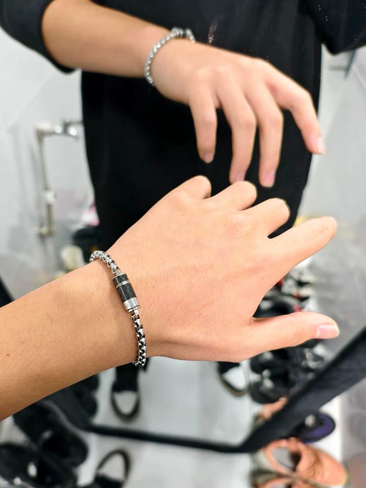 Customer photo review of Carbon Core Bracelet