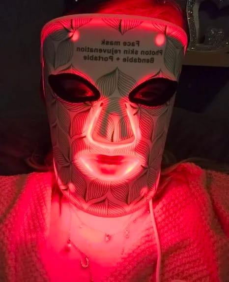 Customer photo review of AQUALYA LumiMask™ LED – Spa-Worthy Skin in 15 Minutes + Firming Cream