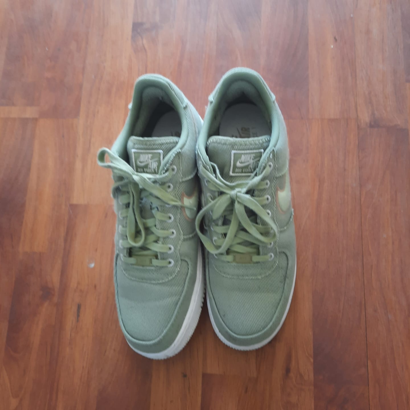 Customer photo review of Basement - Sneaker Mystery Box