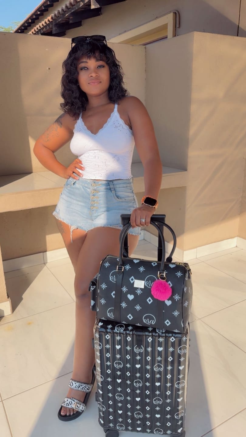 Customer photo review of Era Go Getter Bag & Carry On Troller Case