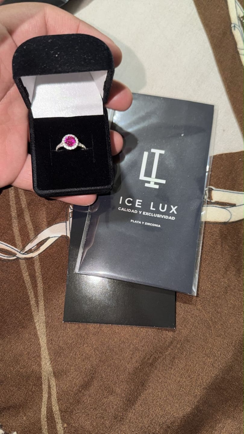 Customer photo review of Anillo rubí zirconia