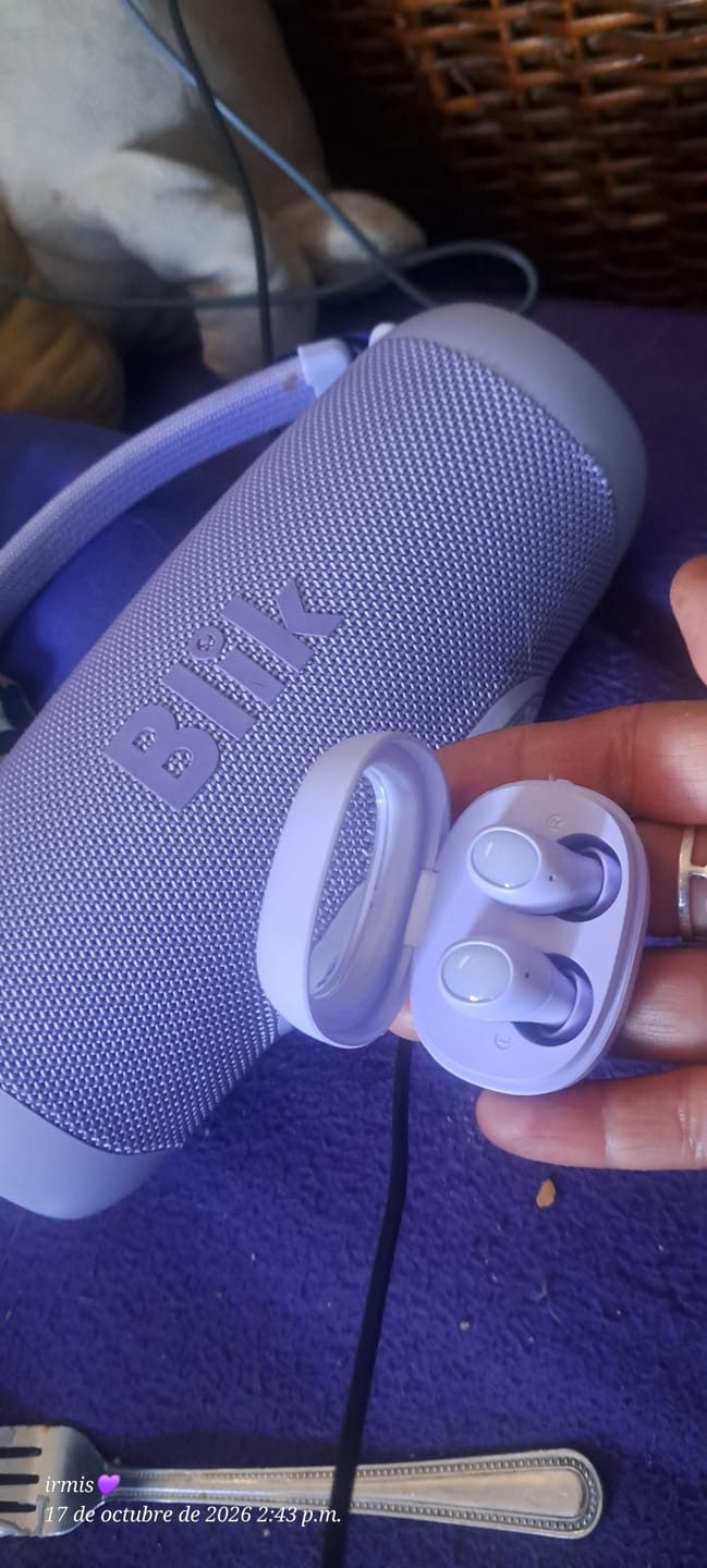 Customer photo review of Audífonos Bluetooth Blik Buds80 30H IPX4 Lila