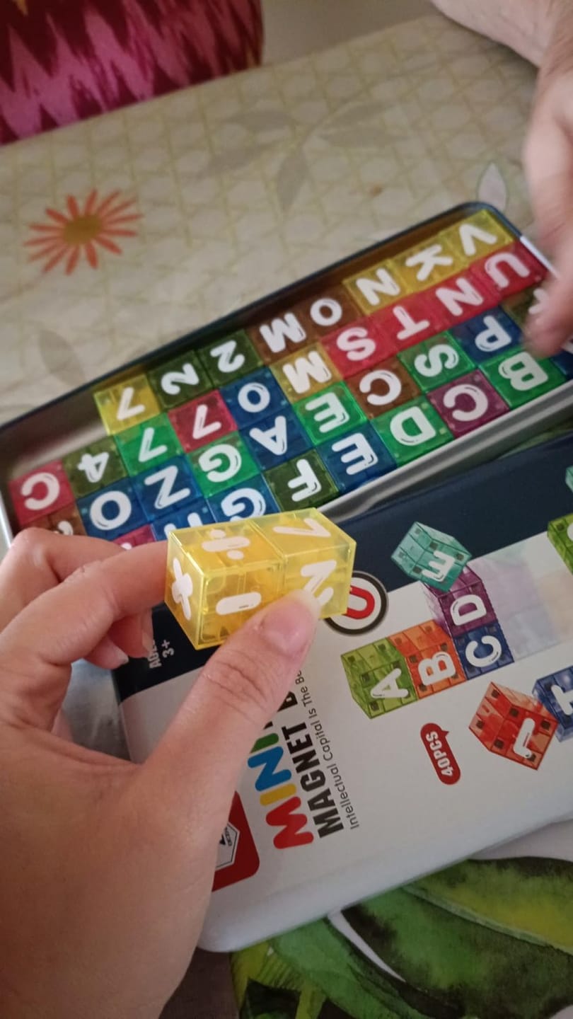 Customer photo review of Magnetische Lernwürfel mit Buchstaben und Zahlen | Lernspielzeug für Buchstaben und Rechnen