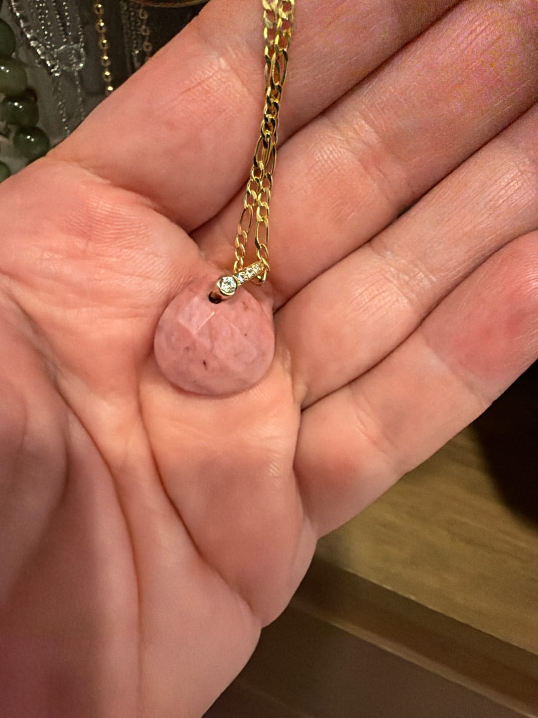 Customer photo review of Collar Gota Ancha Piedra Rodocrosita Oscura A Beneficio Cruz Rosa