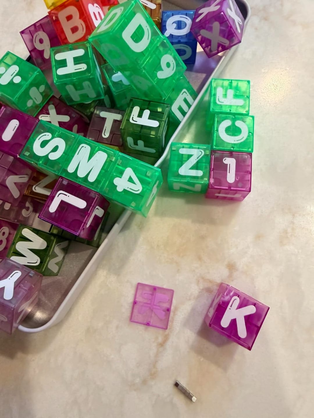 Customer photo review of Magnetische Lernwürfel mit Buchstaben und Zahlen | Lernspielzeug für Buchstaben und Rechnen