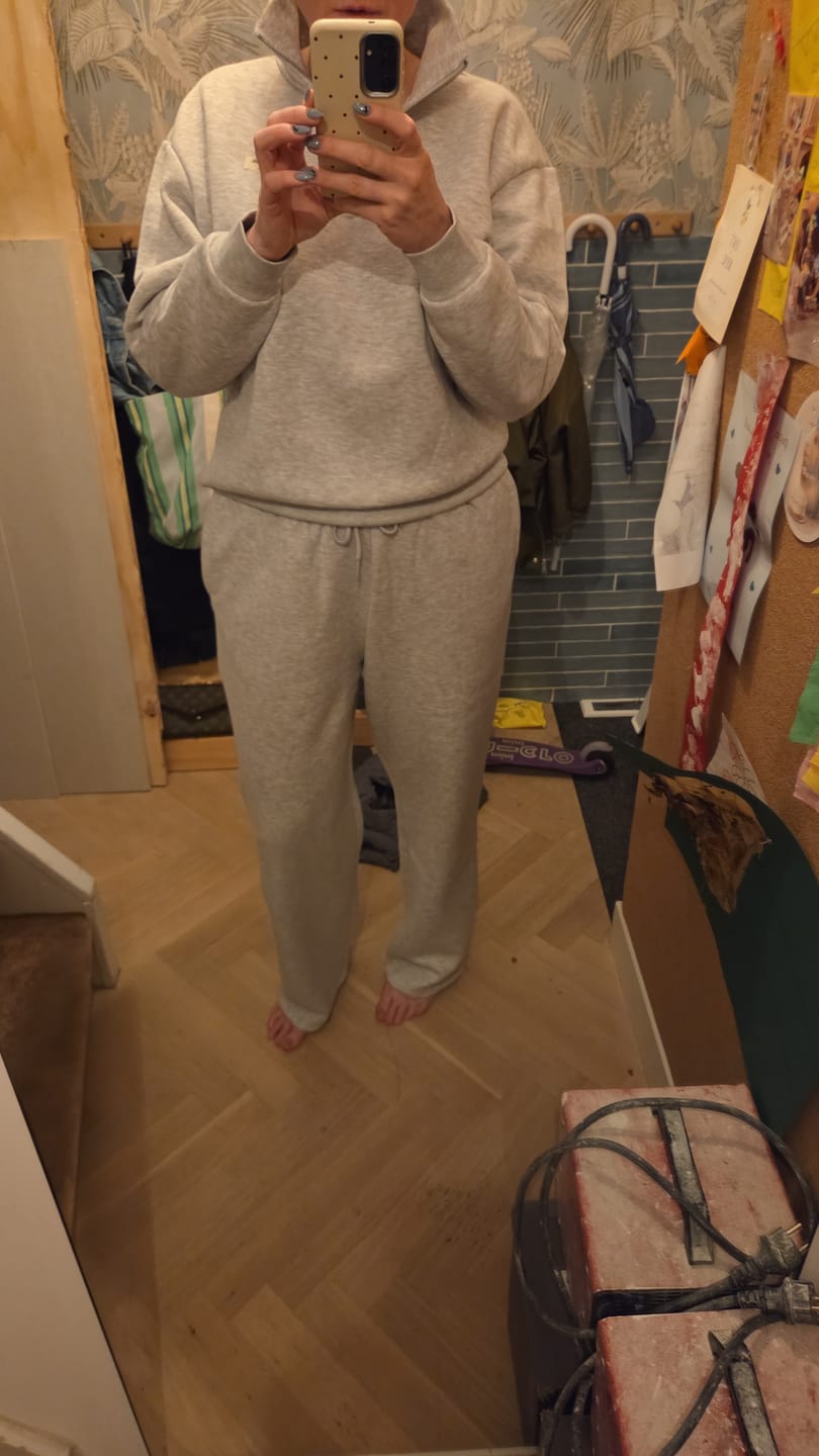 Customer photo review of Label Sweatpants | Light grey melange