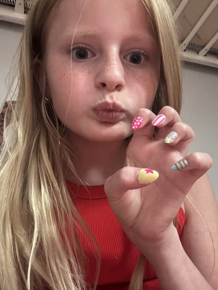 Customer photo review of Marcadores de uñas para niñas