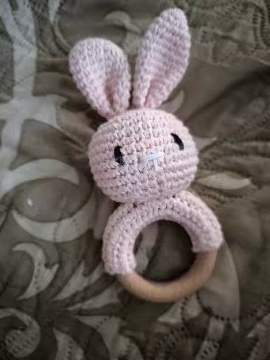 Customer photo review of CuddleRattle – Gehäkelte Babyrassel | Weicher Greifling mit Holzring