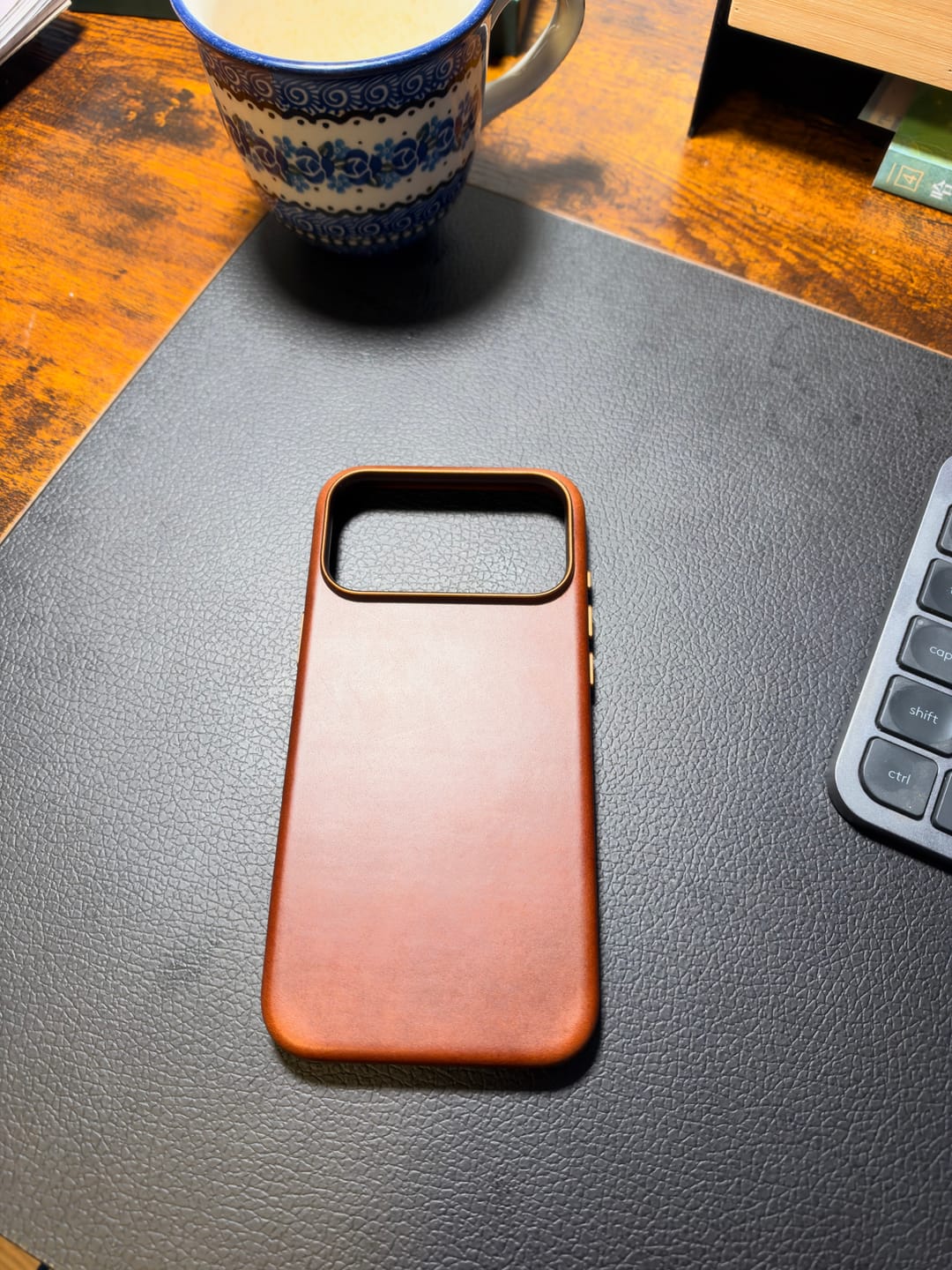 Customer photo review of iPhone 18 Pro Max Leather Case - MagSafe - Dark Brown