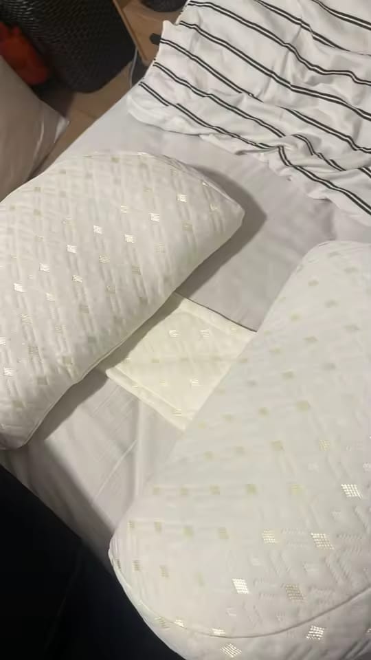 Customer photo review of Pregnancy Pillow - Full Body Maternity Support for Back & Hips