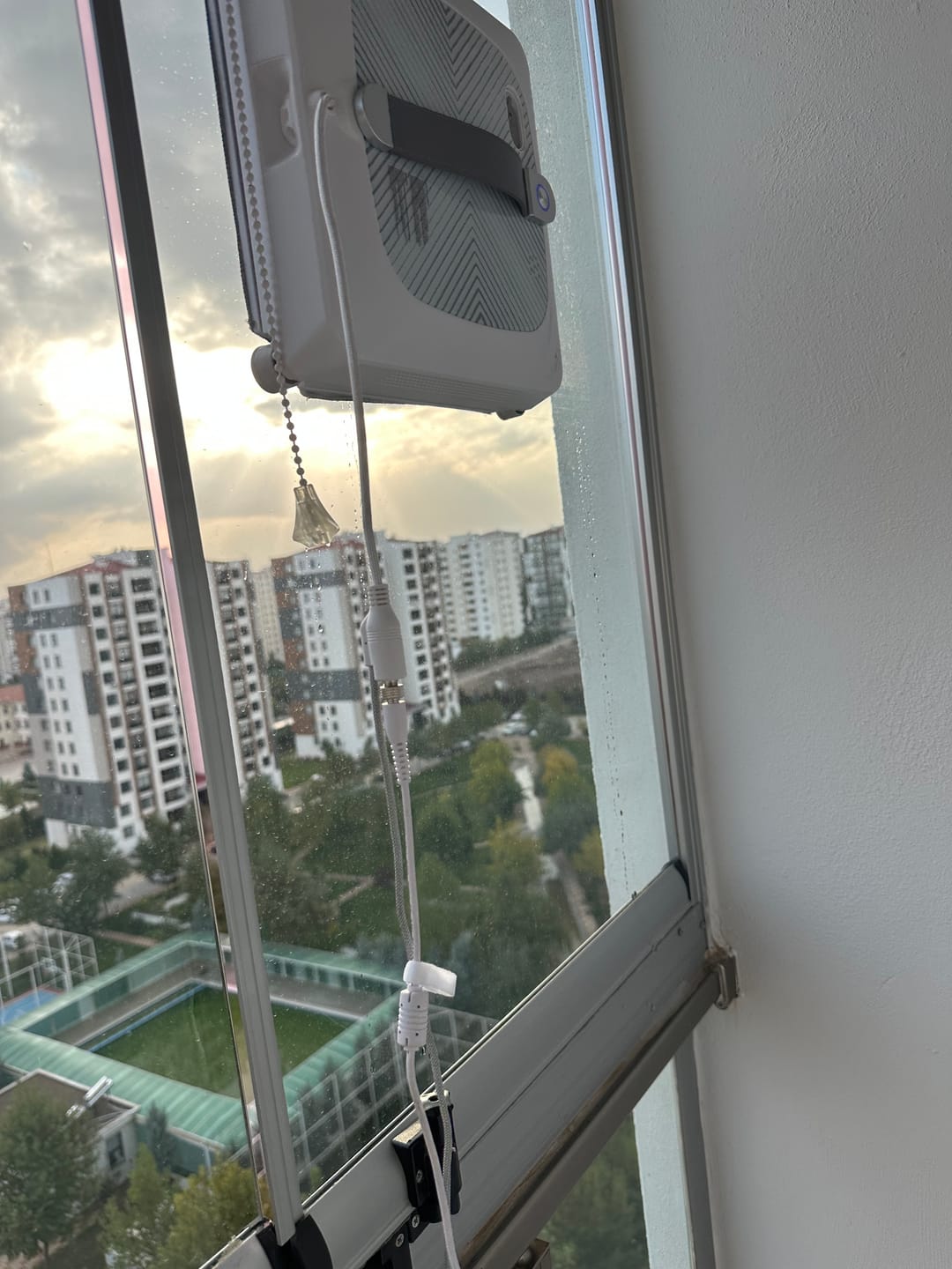Customer photo review of Elo Pro Cam Silme Robotu | 3 Yönlü Su Püskürtme, 4000 Pa, Mobil Kontrol, Kumandalı (X8682)