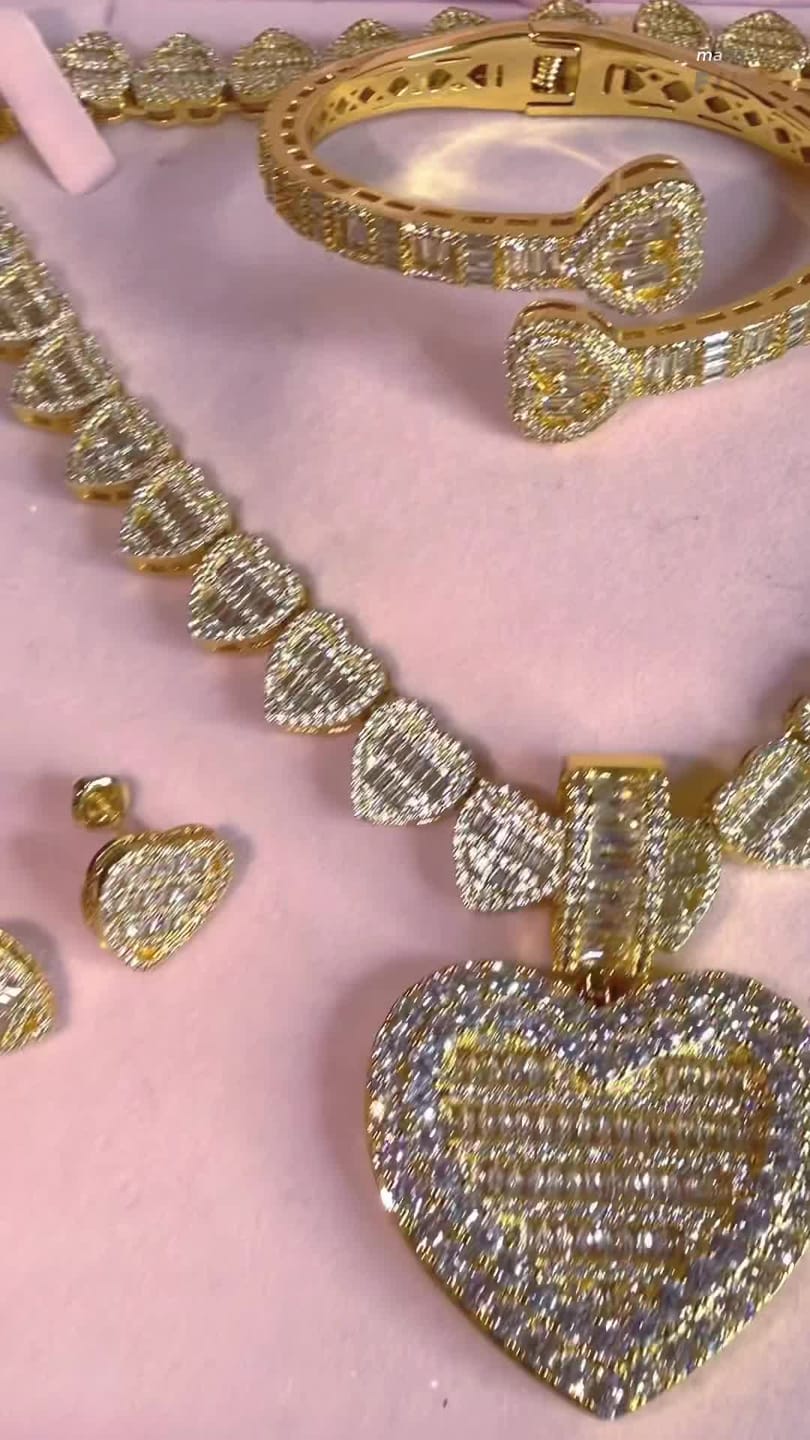 Customer photo review of GOLD MILLIONAIRE NECKLACE SET