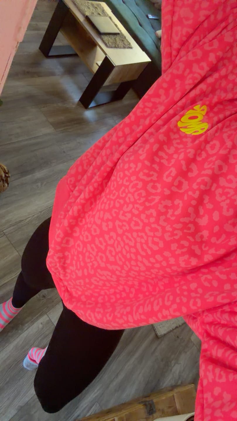 Customer photo review of Sweater mit Rückenprint AMOR CLUB hot fuchsia leo